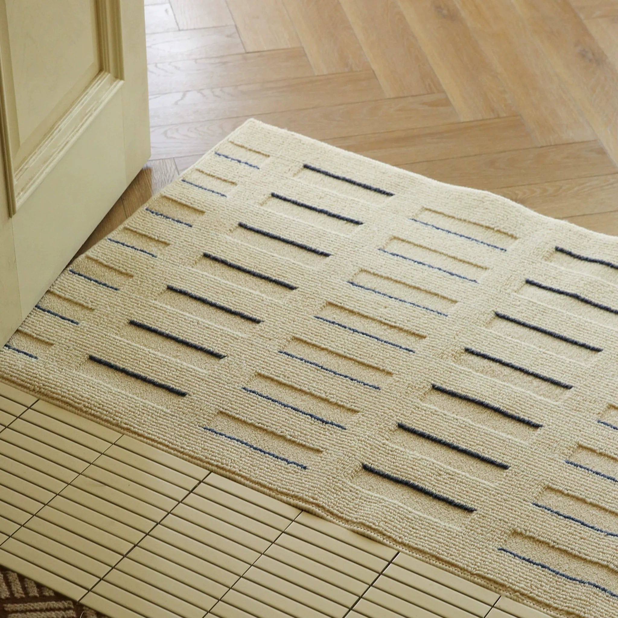 Tidy Home, Bleak Hallway? Rugs That Make UK Entrances Feel Finished