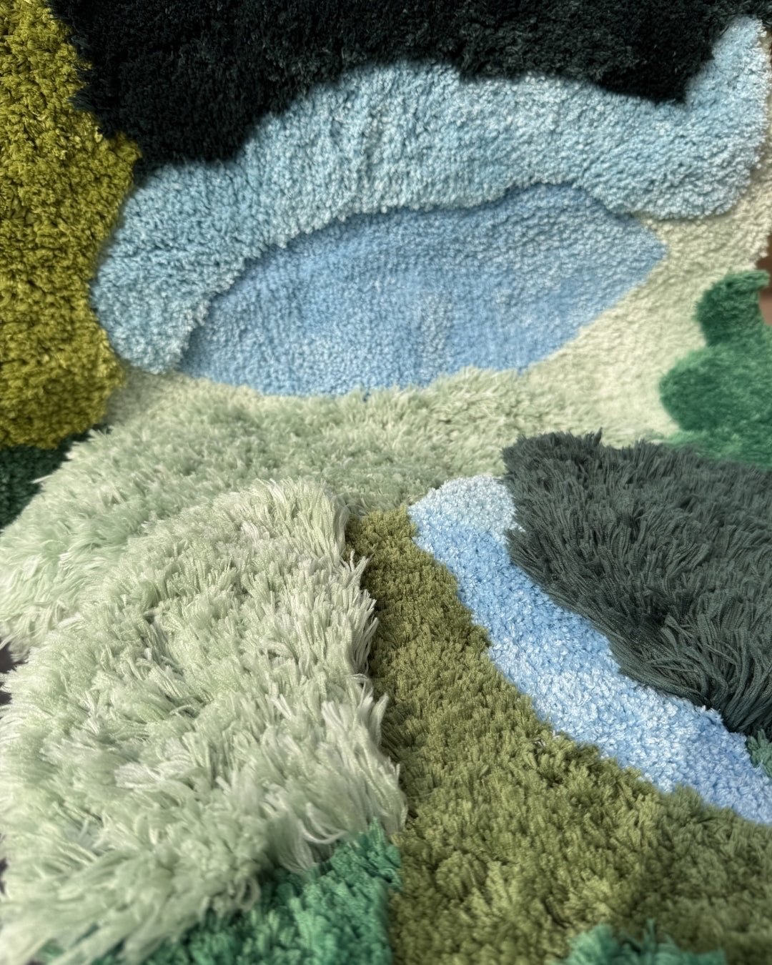 What Makes a Moss Rug Look Like Moss? Texture, Shape and Layered Green