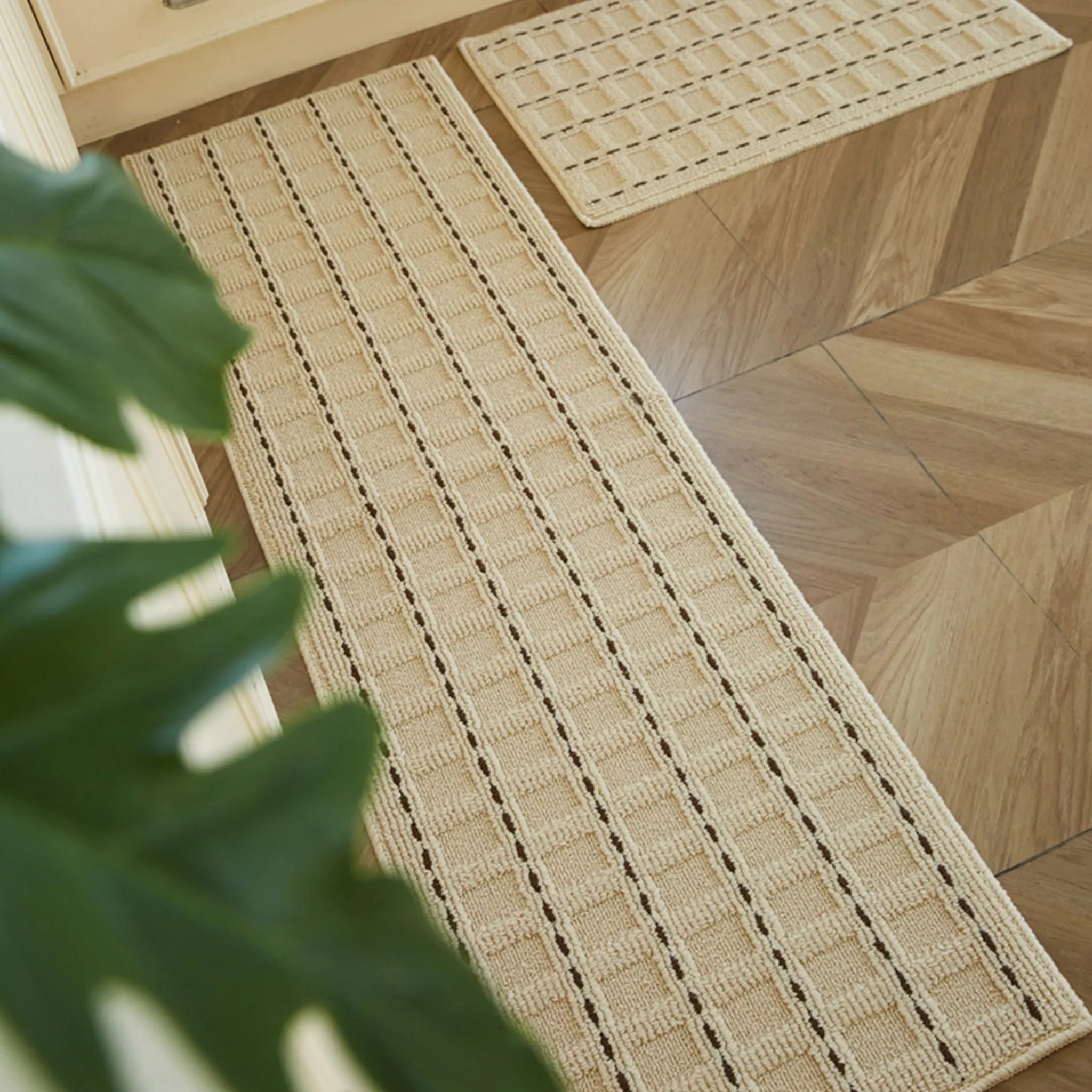 Geometric Rugs That Make a Room Feel Clearer