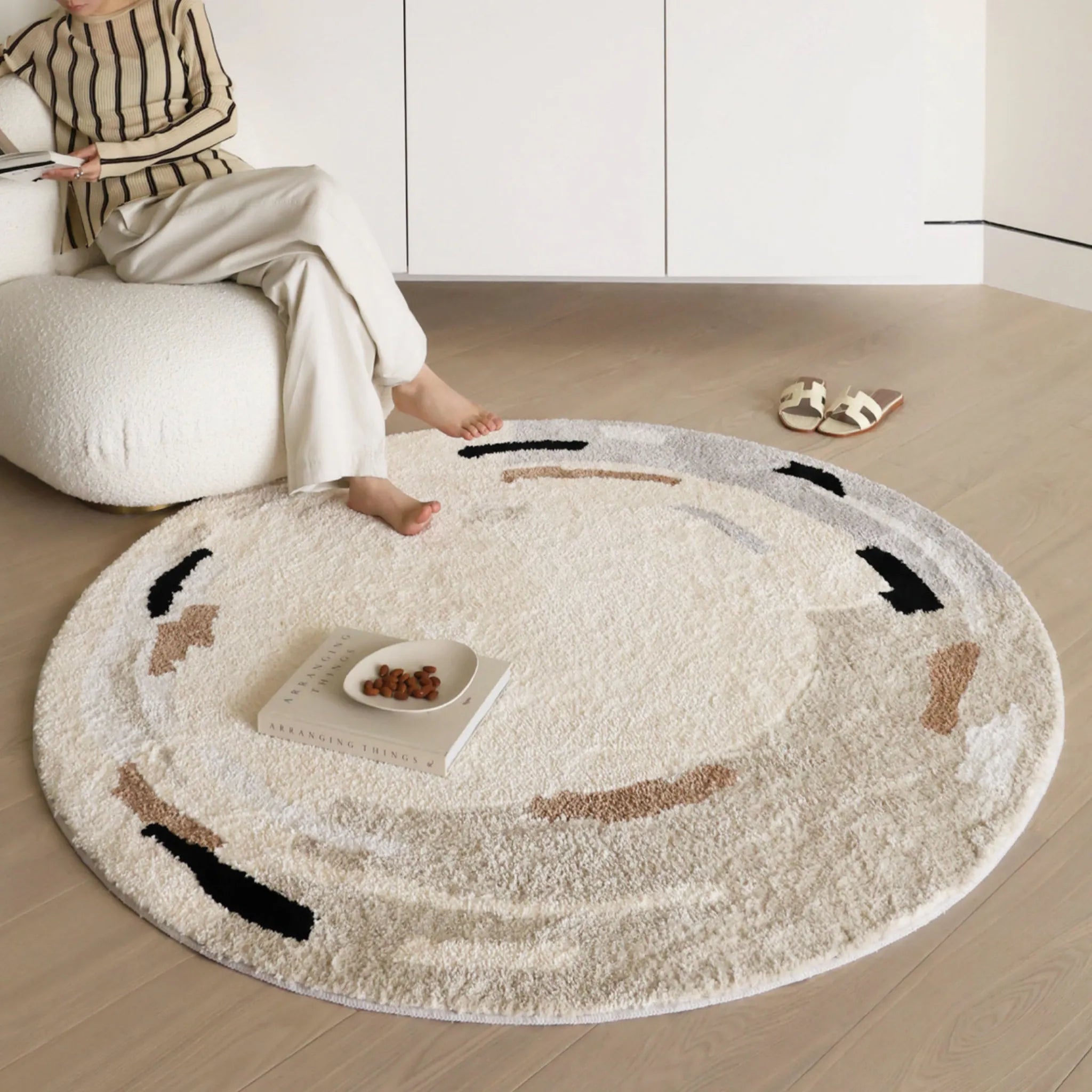 Cream & Beige Abstract Circle Round Tufted Rug | Housenfriends