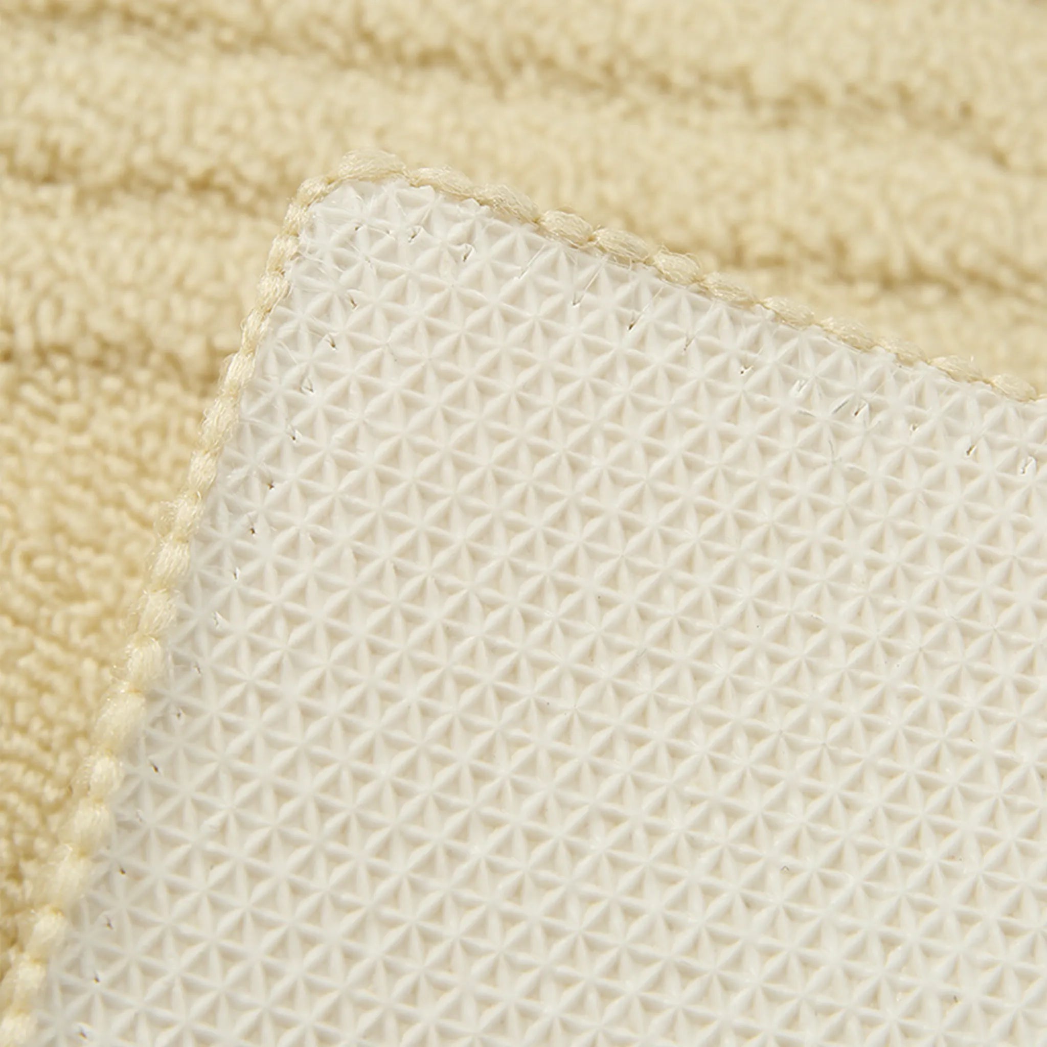 Housenfriends Nori cream rug non-slip backing detail